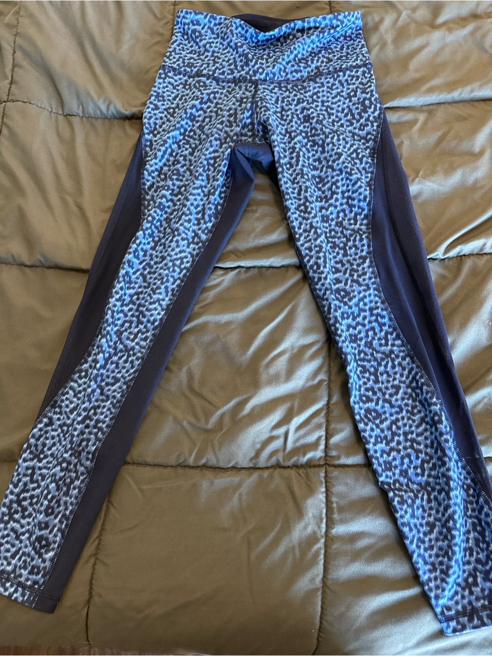 Old Navy Active Blue Leopard Print Athletic Leggings